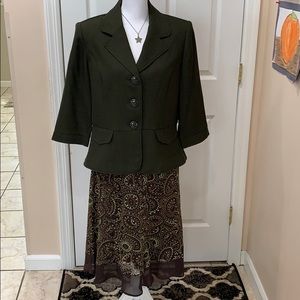 CLEARANCE Studio I sz 12 green skirt and jacket